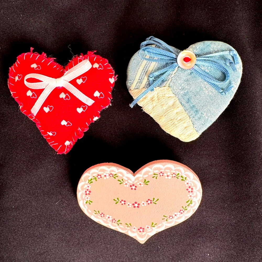 🌷Lot of 3 Vintage Handmade Heart Shaped Pins  - Fabric & Wood